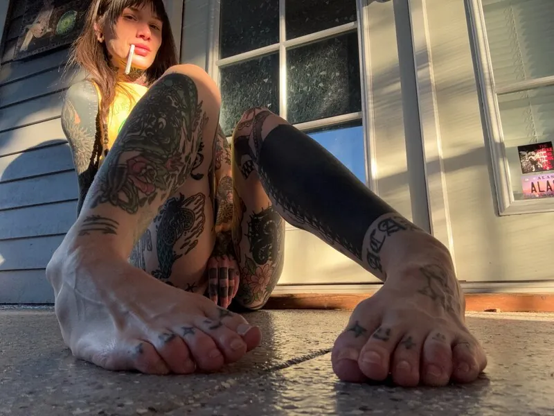 Alaskalovesfetish tattooed camshow