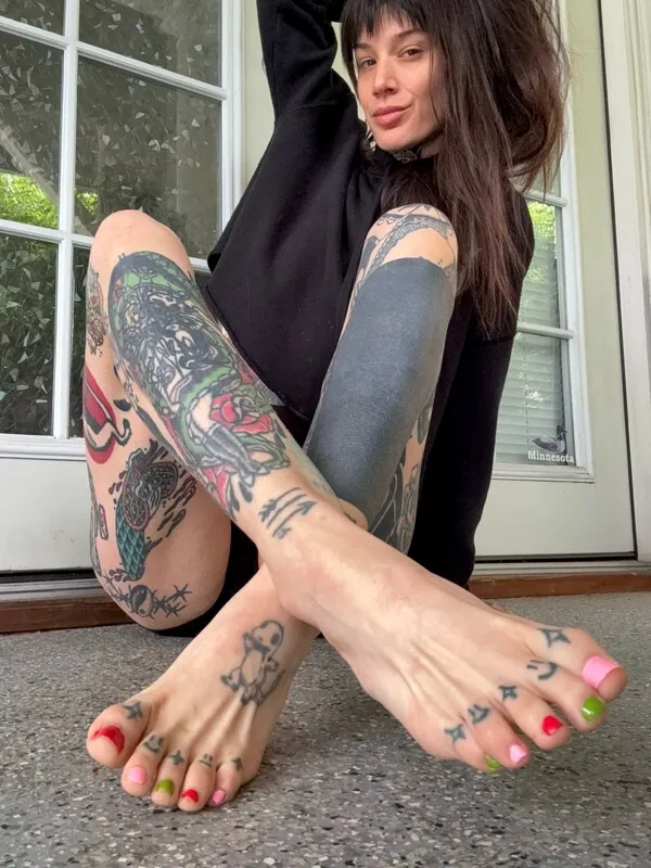 Alaskalovesfetish tattooed camshow