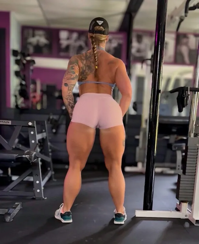 Bobbitrains tattooed camshow