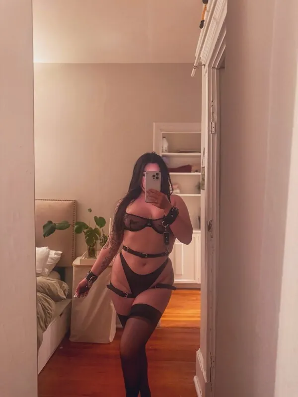 Cerie Blue tattooed camshow