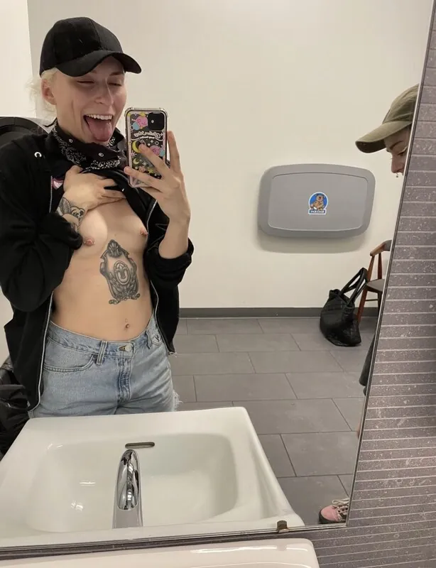 Cherry Wilder tattooed camshow
