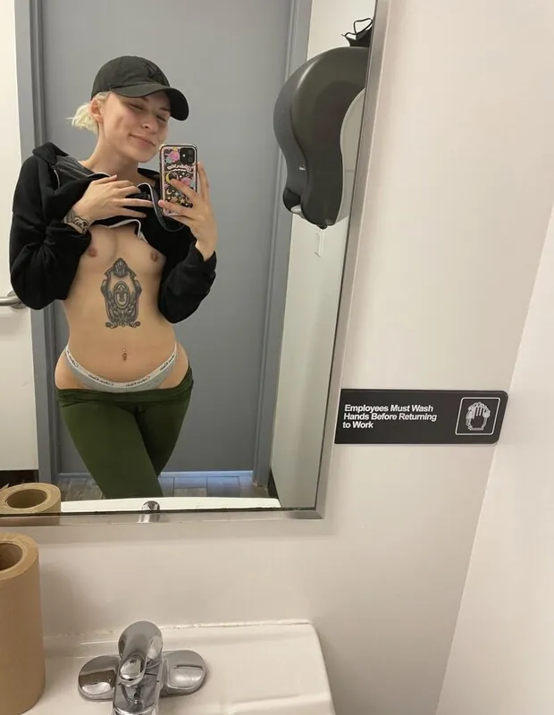 Cherry Wilder tattooed camshow