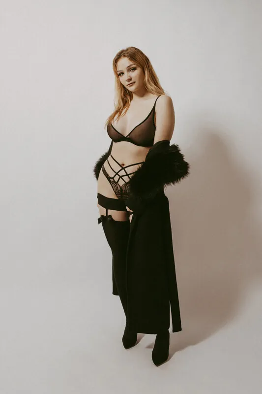 EmmelieBond egirl camshow