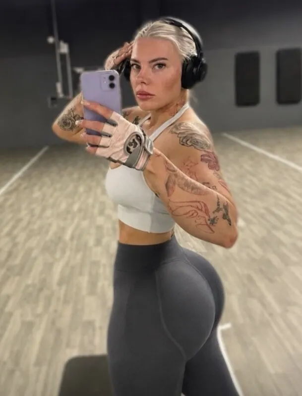 emzlouxo tattooed camshow