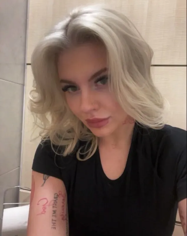 emzlouxo tattooed camshow