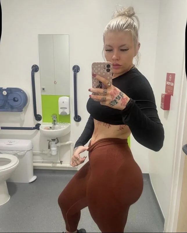 emzlouxo tattooed camshow