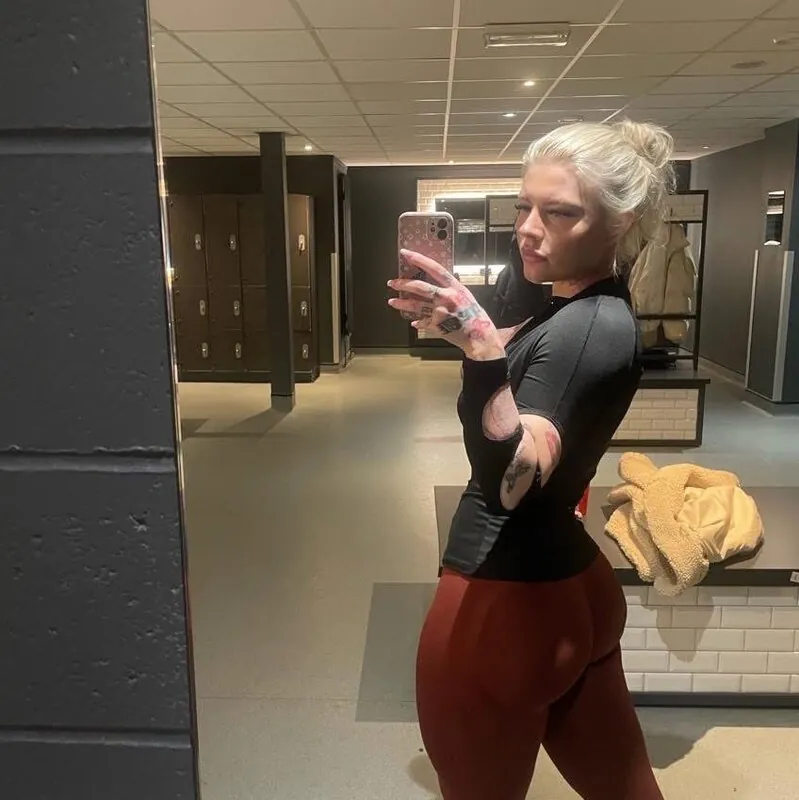 emzlouxo tattooed camshow