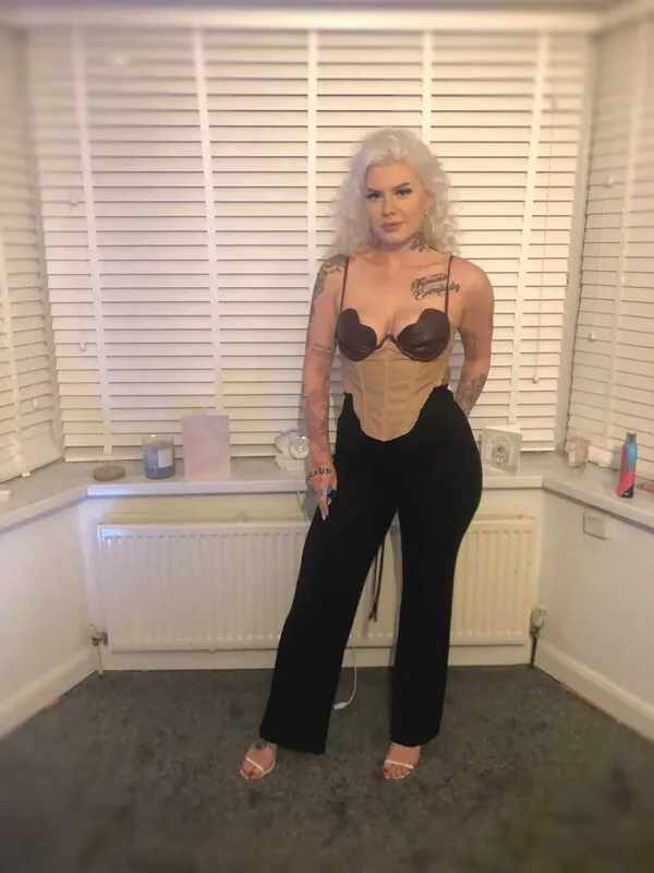emzlouxo tattooed camshow