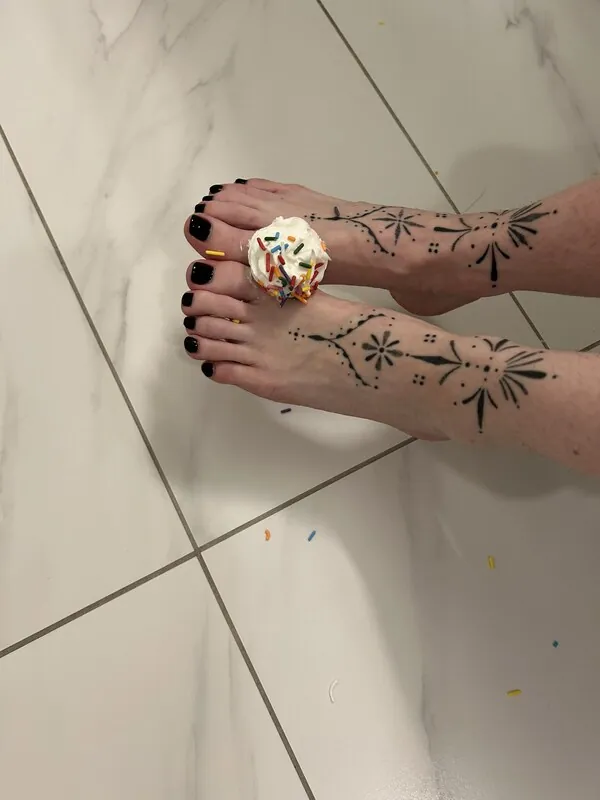 Erma tattooed camshow