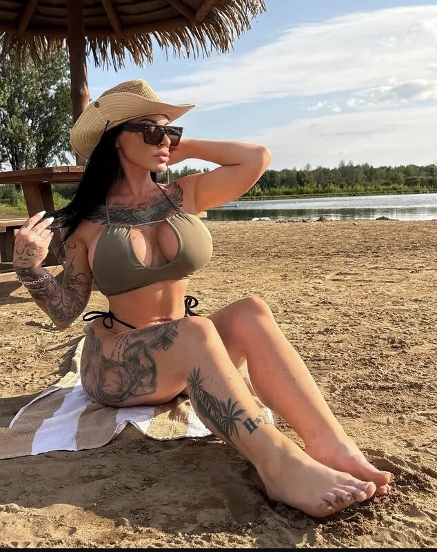Imvanessathecoach tattooed camshow