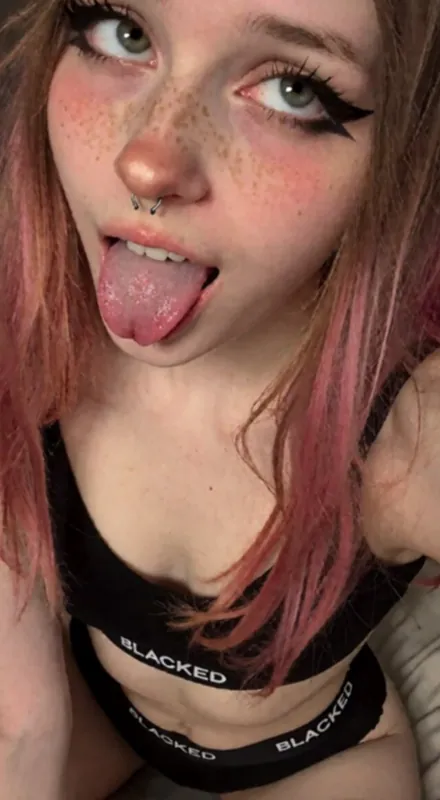 Lilly Marie goth camshow