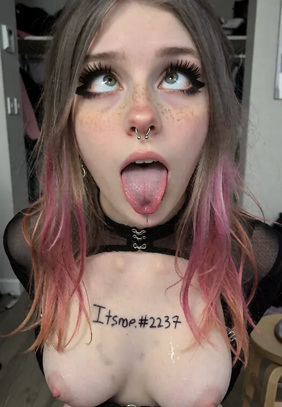 Lilly Marie goth camshow
