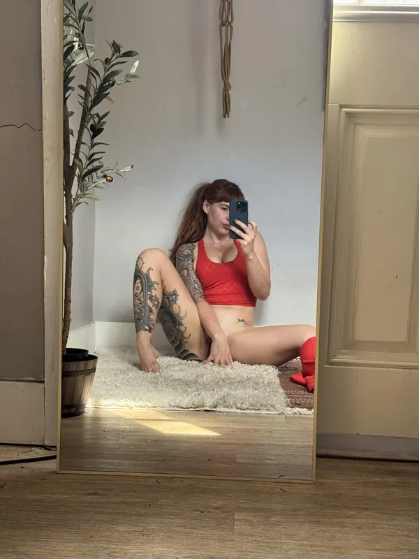 Littleredliftingxo goth camshow