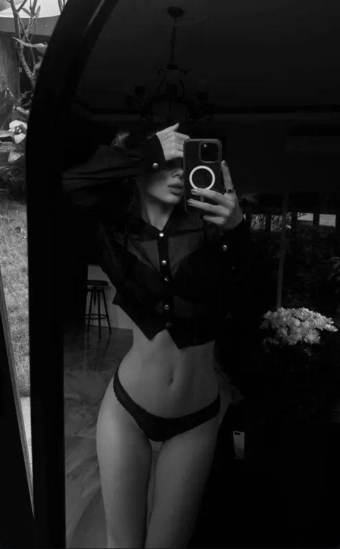 Mira Levels egirl camshow