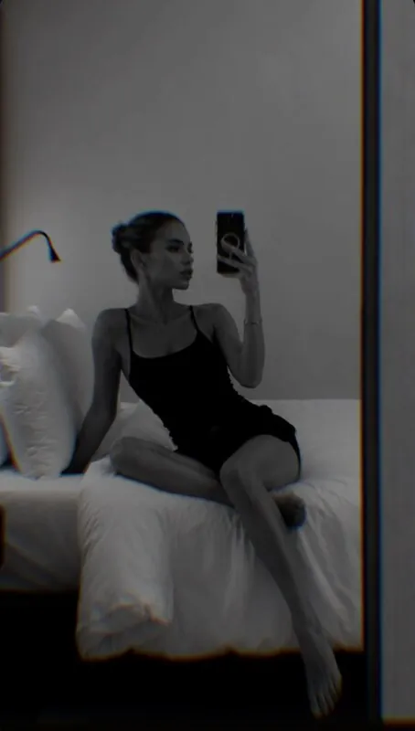 Mira Levels egirl camshow