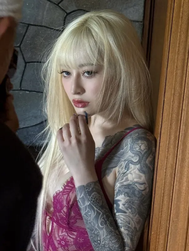 Otoha Ono (Otosan_inkcat) tattooed camshow