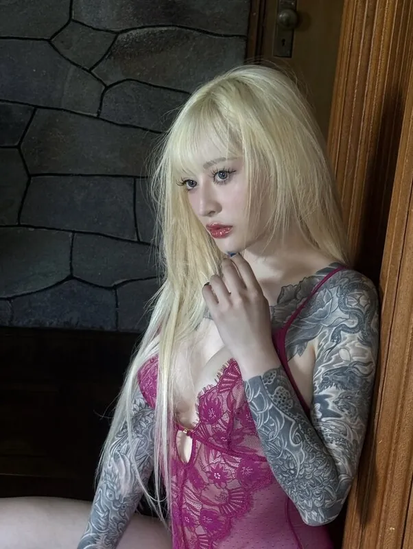 Otoha Ono (Otosan_inkcat) tattooed camshow