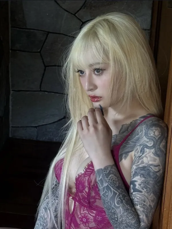 Otoha Ono (Otosan_inkcat) tattooed camshow