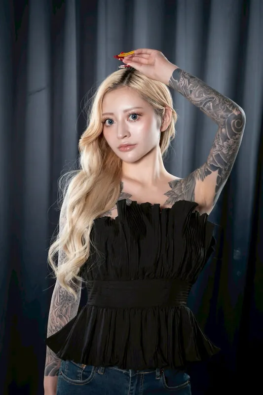 Otoha Ono (Otosan_inkcat) tattooed camshow
