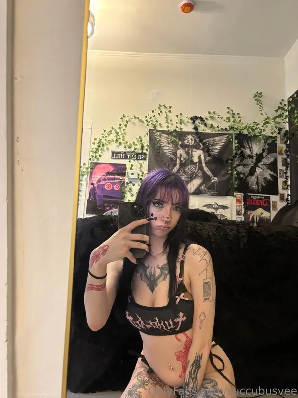 Succubusvee emo camshow