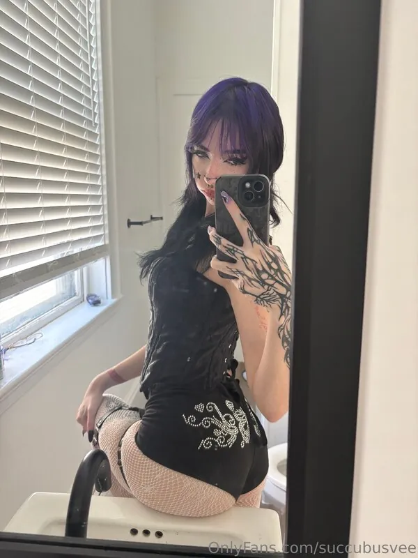 Succubusvee emo camshow