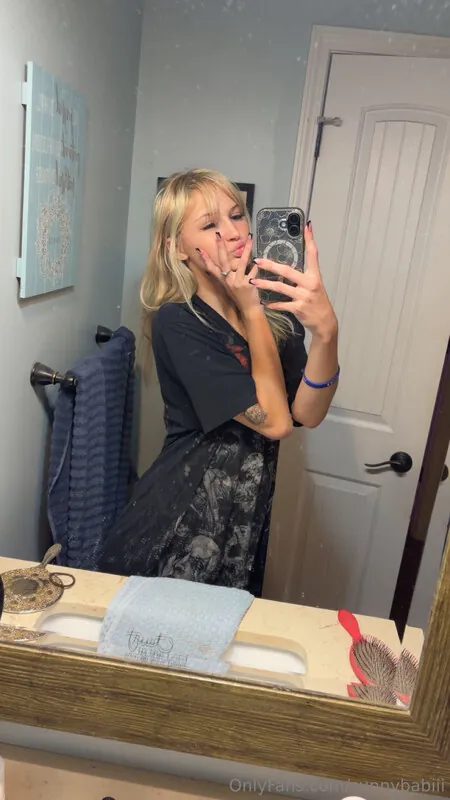 Sunnybabiii tattooed camshow