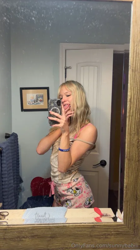 Sunnybabiii tattooed camshow