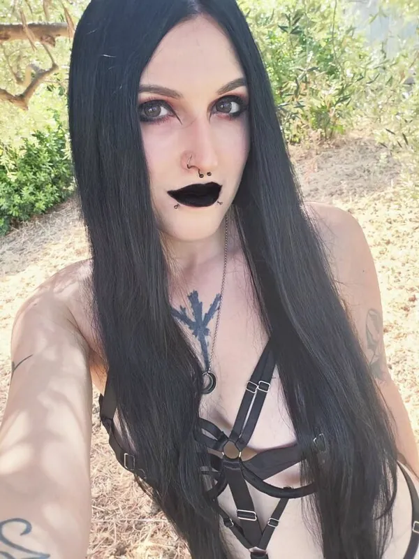 crimson_dead_wolf goth camshow