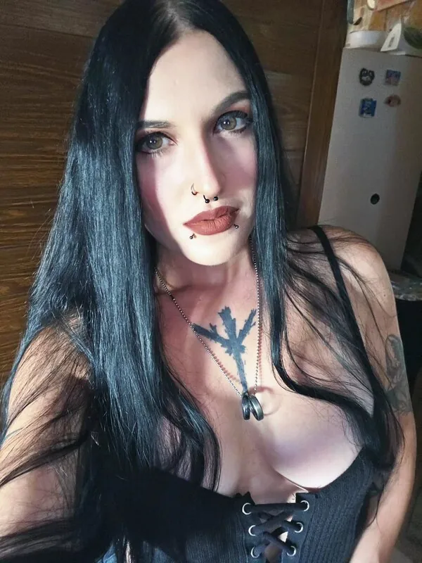 crimson_dead_wolf goth camshow