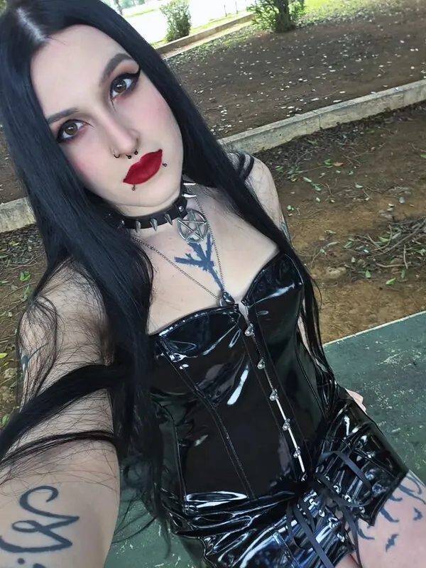 crimson_dead_wolf goth camshow
