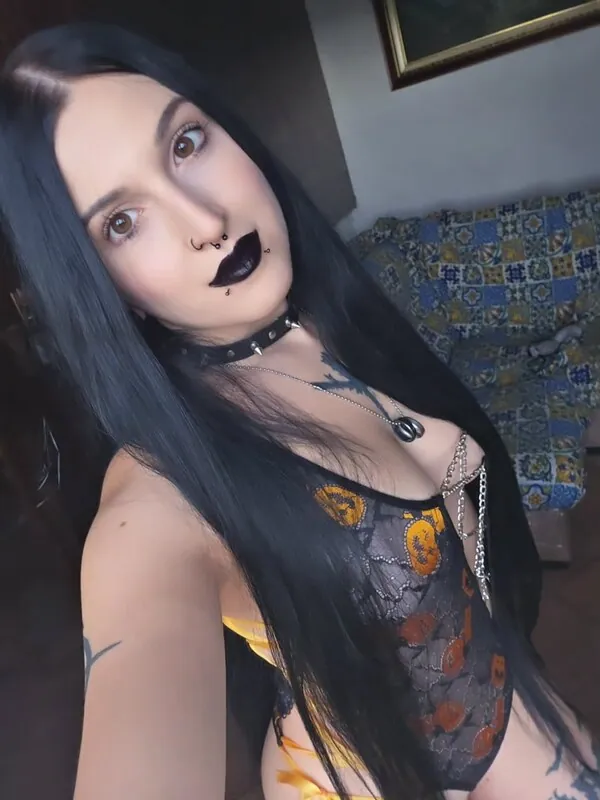 crimson_dead_wolf goth camshow
