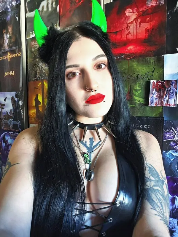 crimson_dead_wolf goth camshow