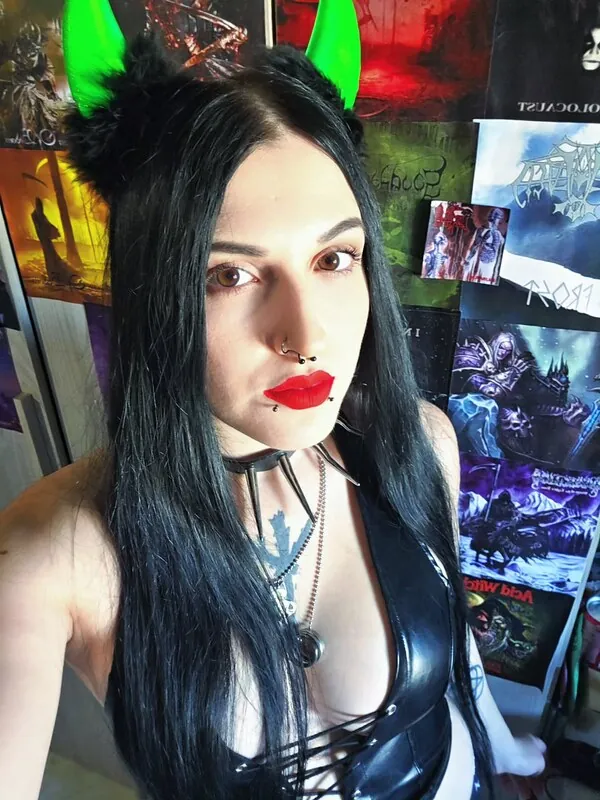 crimson_dead_wolf goth camshow