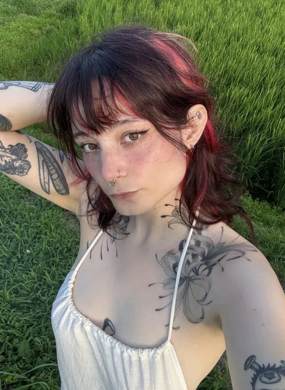 @DeadMiette tattooed camshow