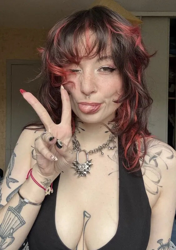 @DeadMiette tattooed camshow