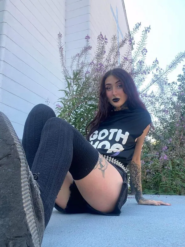 ghostologyxo goth camshow