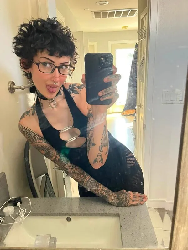 ghostologyxo goth camshow