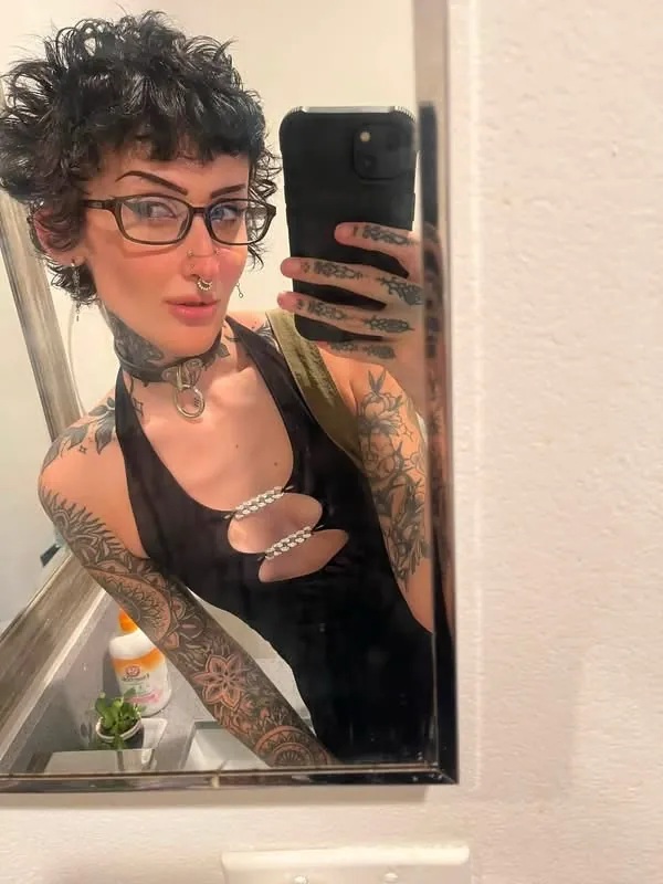 ghostologyxo goth camshow