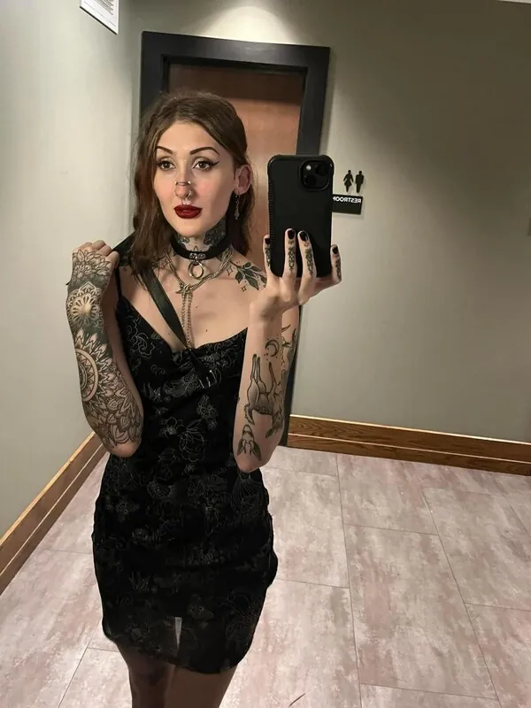 ghostologyxo goth camshow