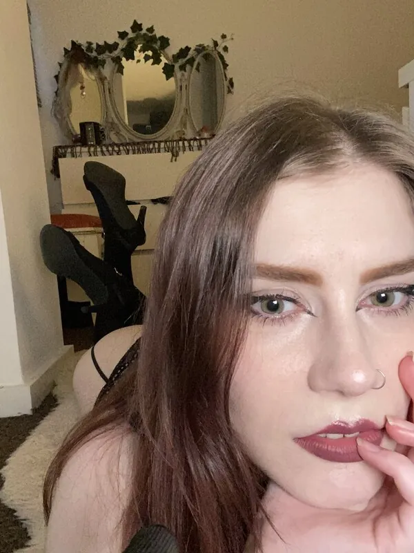Goddess.Serana goth camshow