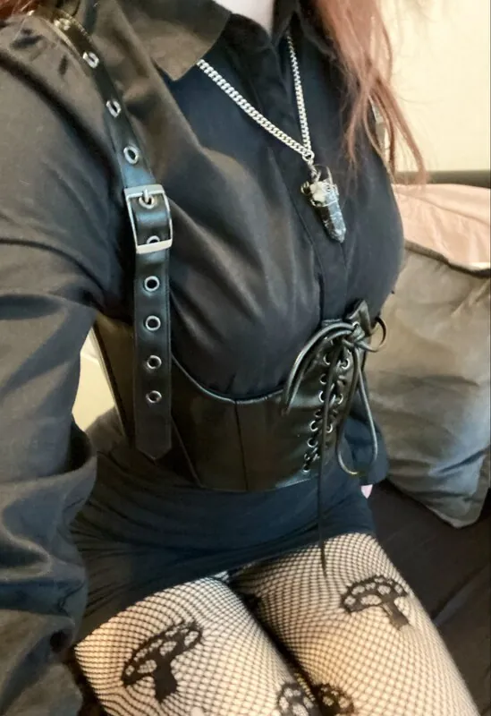 Goddess.Serana goth camshow