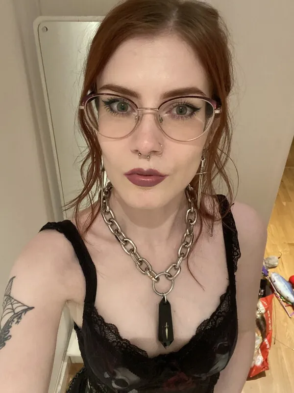 Goddess.Serana goth camshow