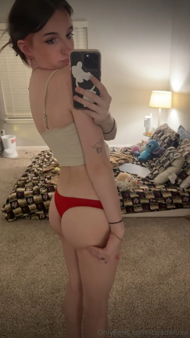 itsjadeluxx goth camshow