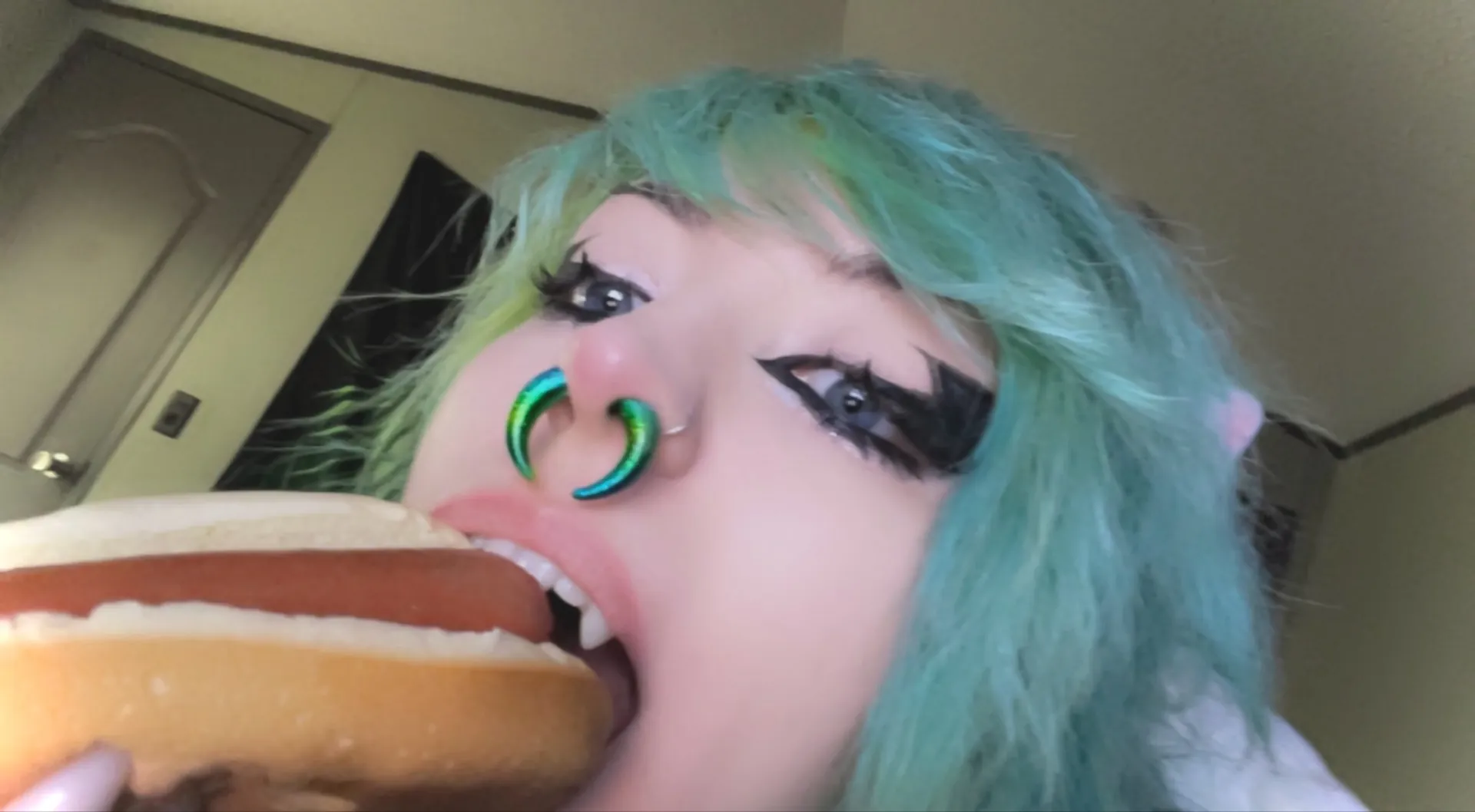 koqona emo camshow