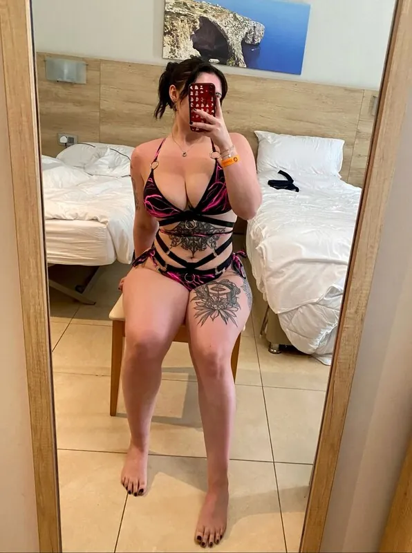 Neemahah goth camshow