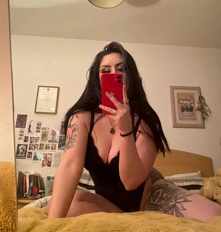 Neemahah goth camshow