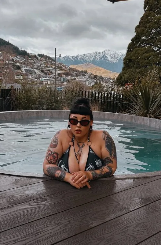 Rhikatera goth camshow