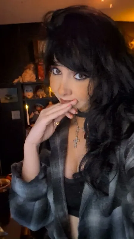 Scaroline goth camshow