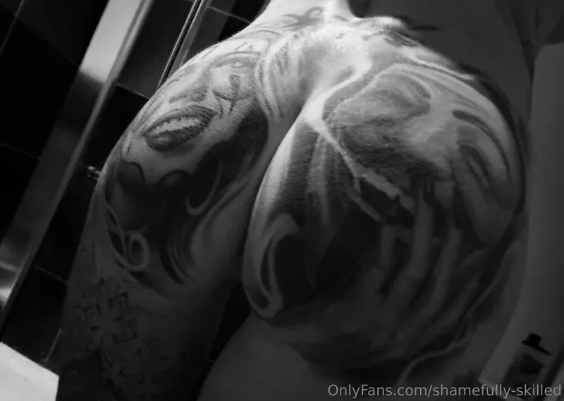 shamefully-skilled tattooed camshow
