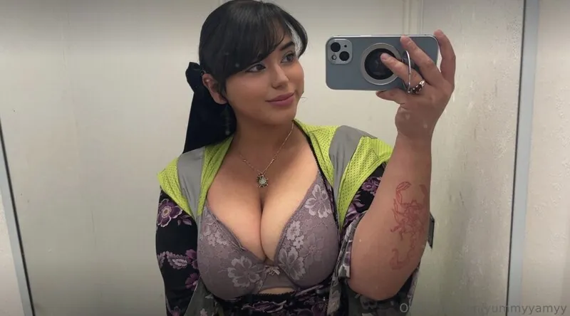 Yummmyamy tattooed camshow